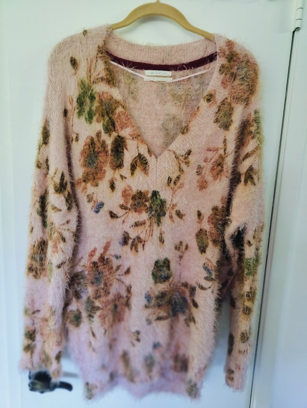 Urban Outfitters Pink Floral Fuzzy Eyelash V-Neck Sweater Oversized XS